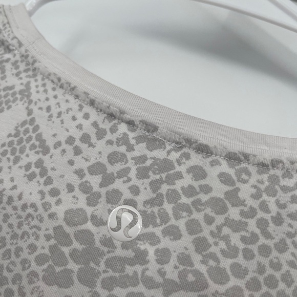 Lululemon Short Sleeve Top Snake Print Small? - Picture 3 of 6